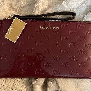 NWT Michael Kors MK Jet Set Mulberry Zip Wristlet